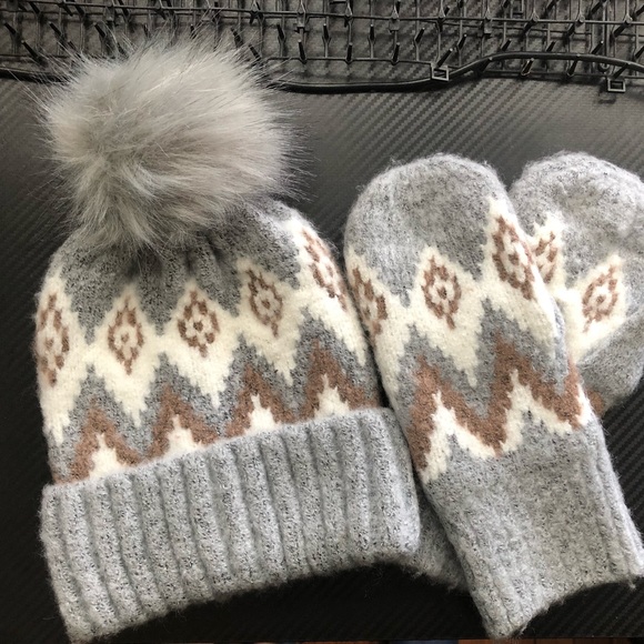 Knitted hat & gloves set - Picture 1 of 1